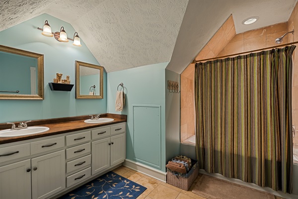 Upstairs bath with double vanity