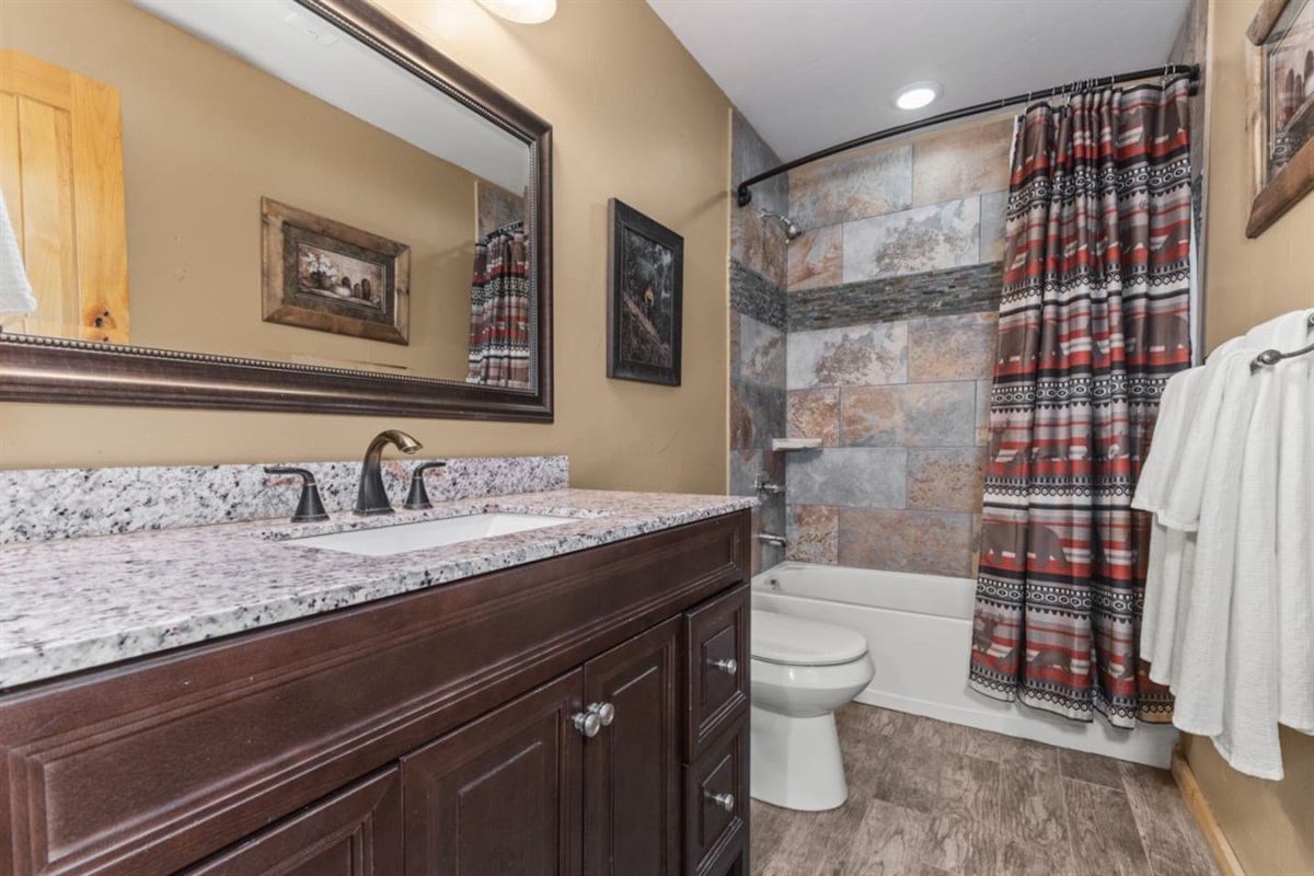 Ground floor Shared Bathroom #3 – Tub/Shower Combo 
