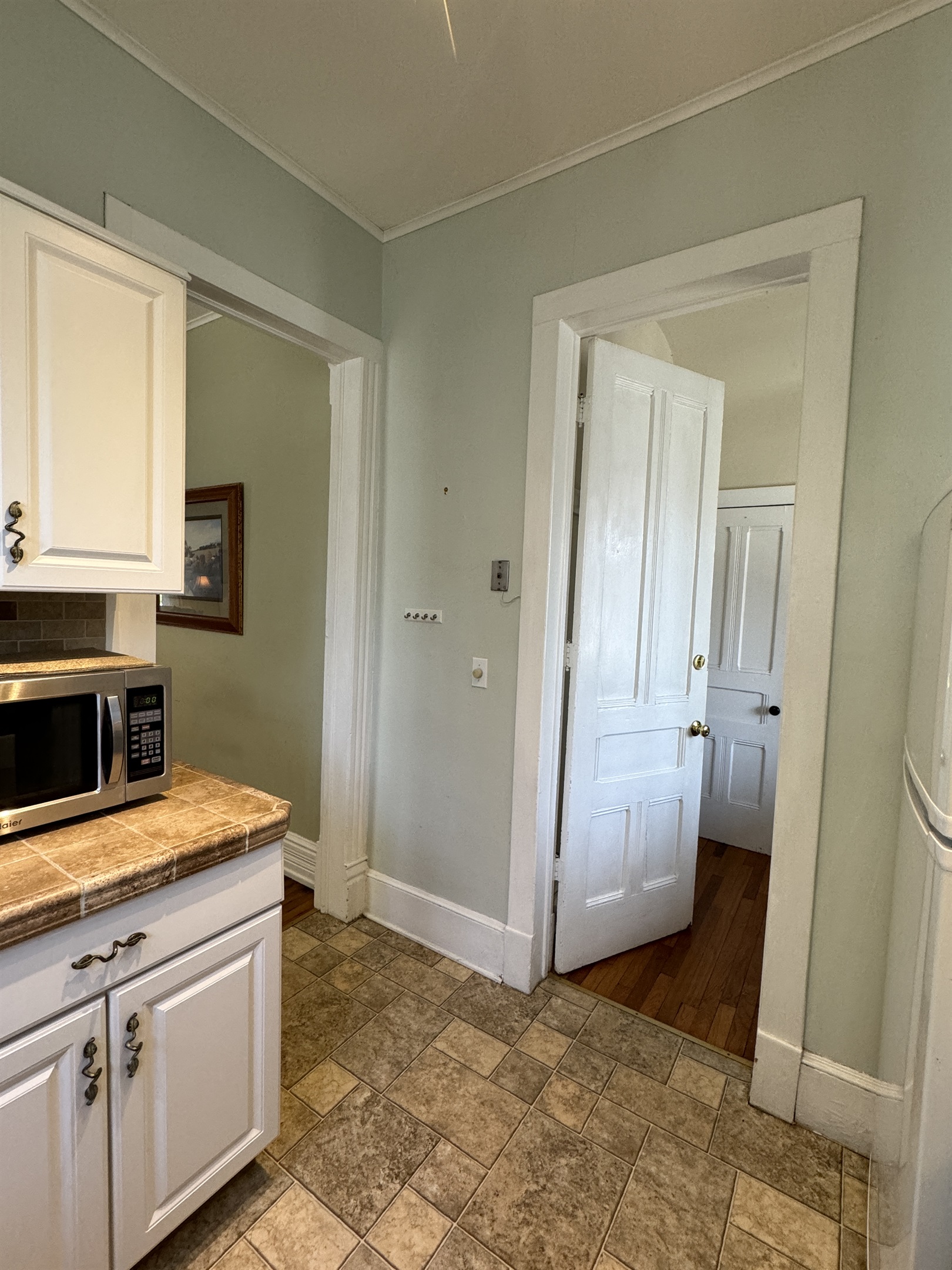 Left dining room, right sunporch, its up to you.