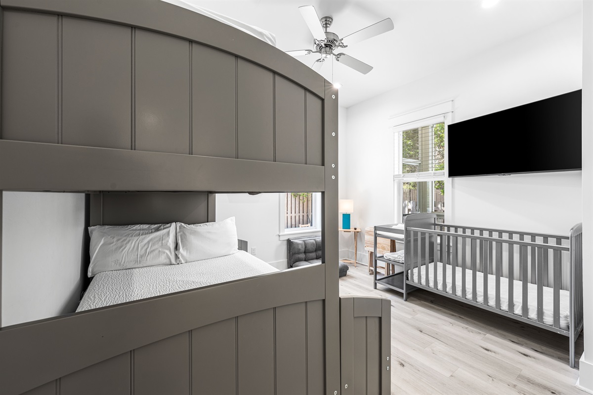 Kids room, twin over full bunk with baby crib