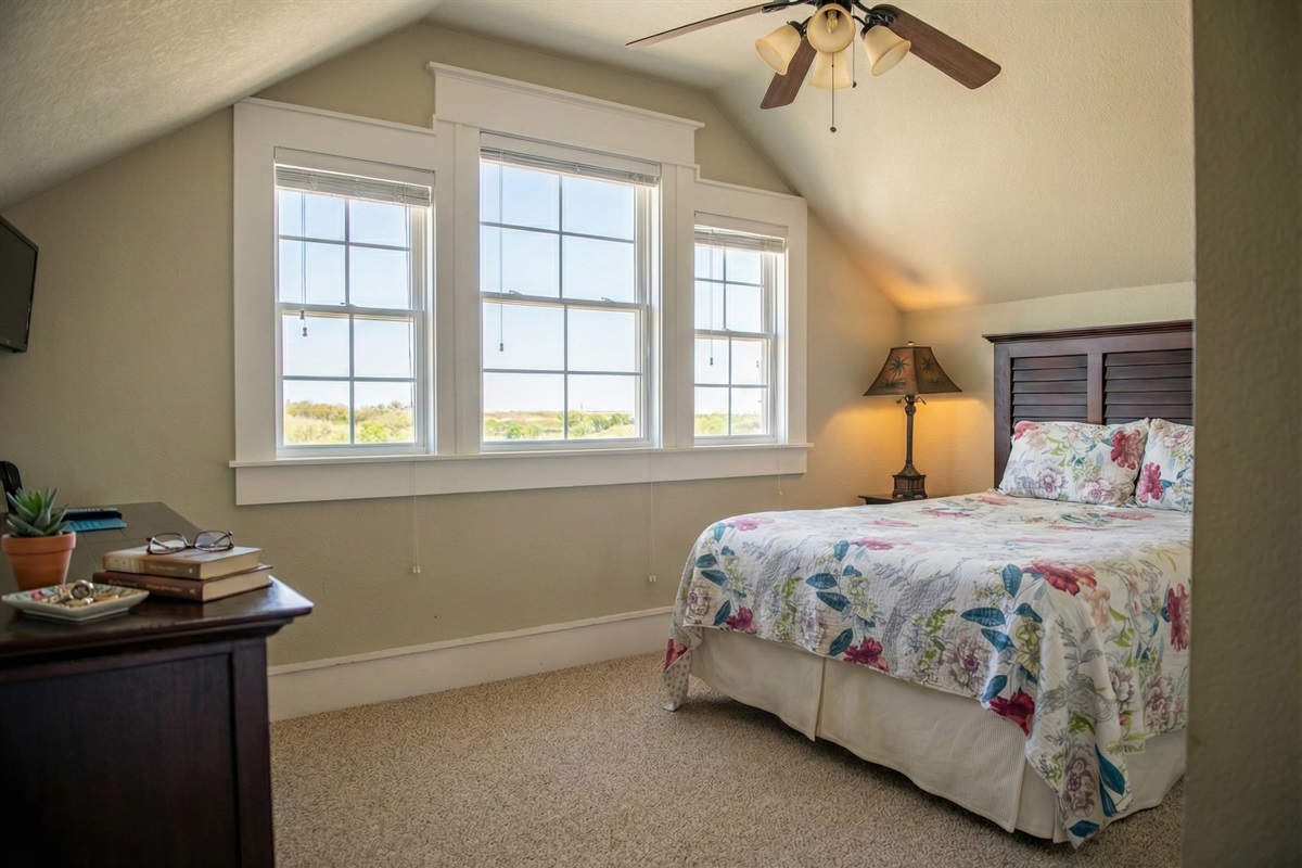 Bedroom 16 - King Bed