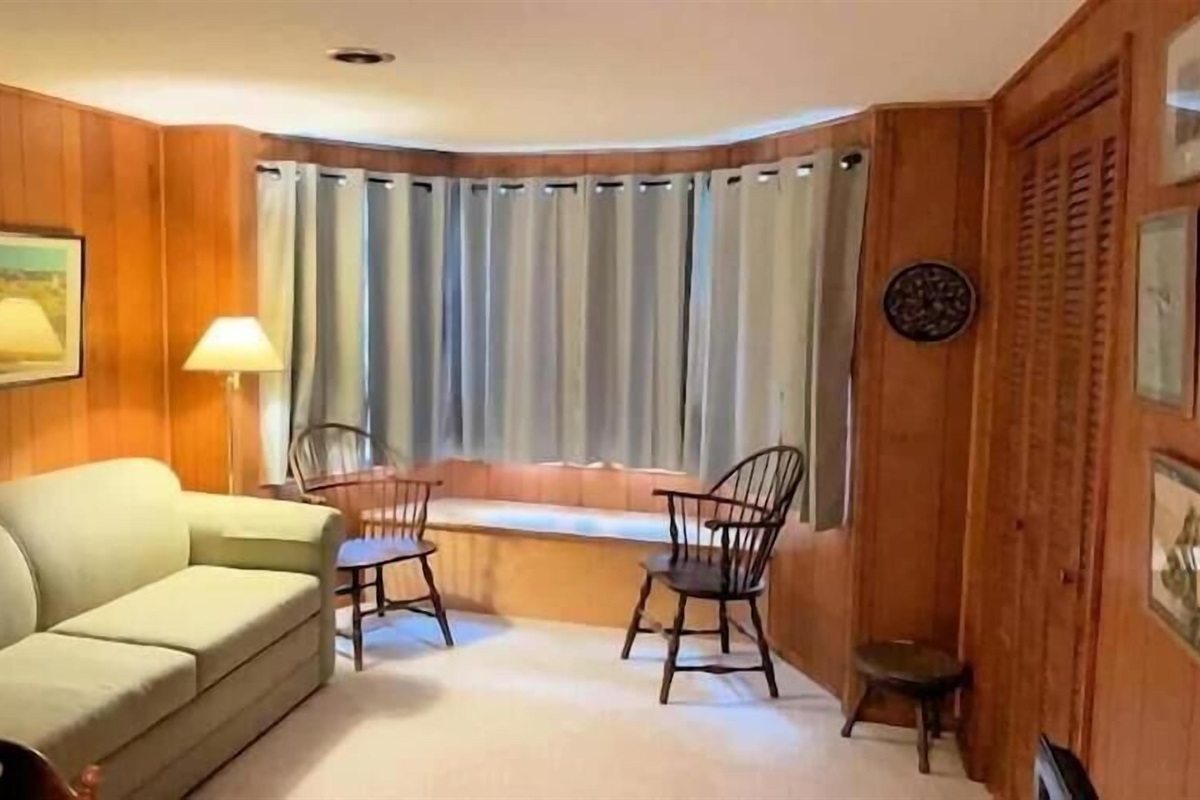 office with hideabed