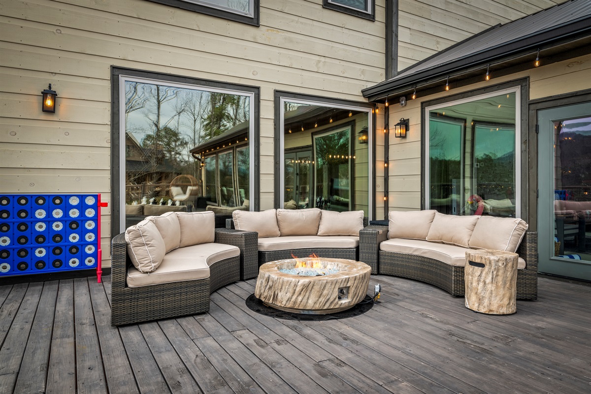 Gather around the fire table for s’mores, great conversation, and breathtaking Smoky Mountain views.