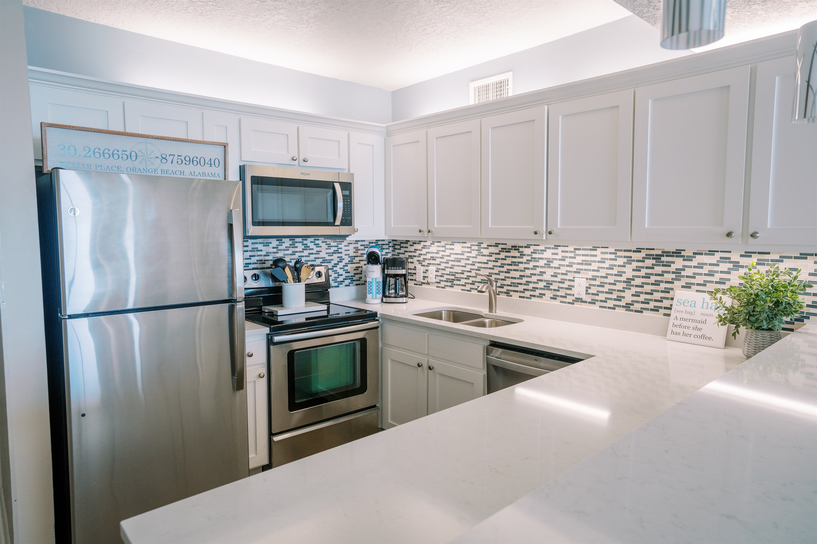 Fully stocked kitchen great for the cooks!