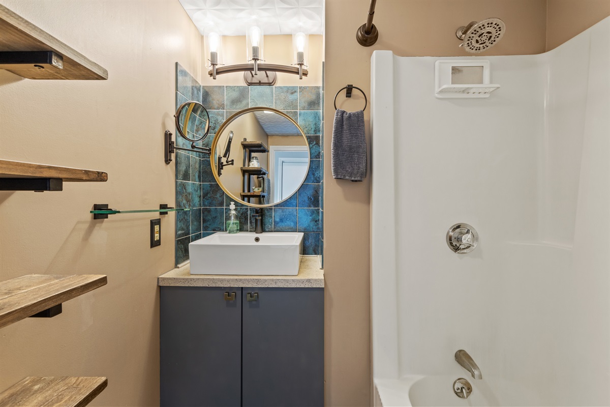 Second floor full  bathroom