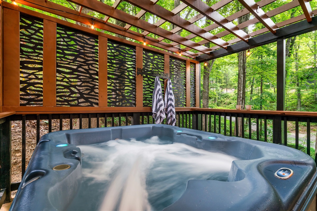 Hot tub seats 6 people