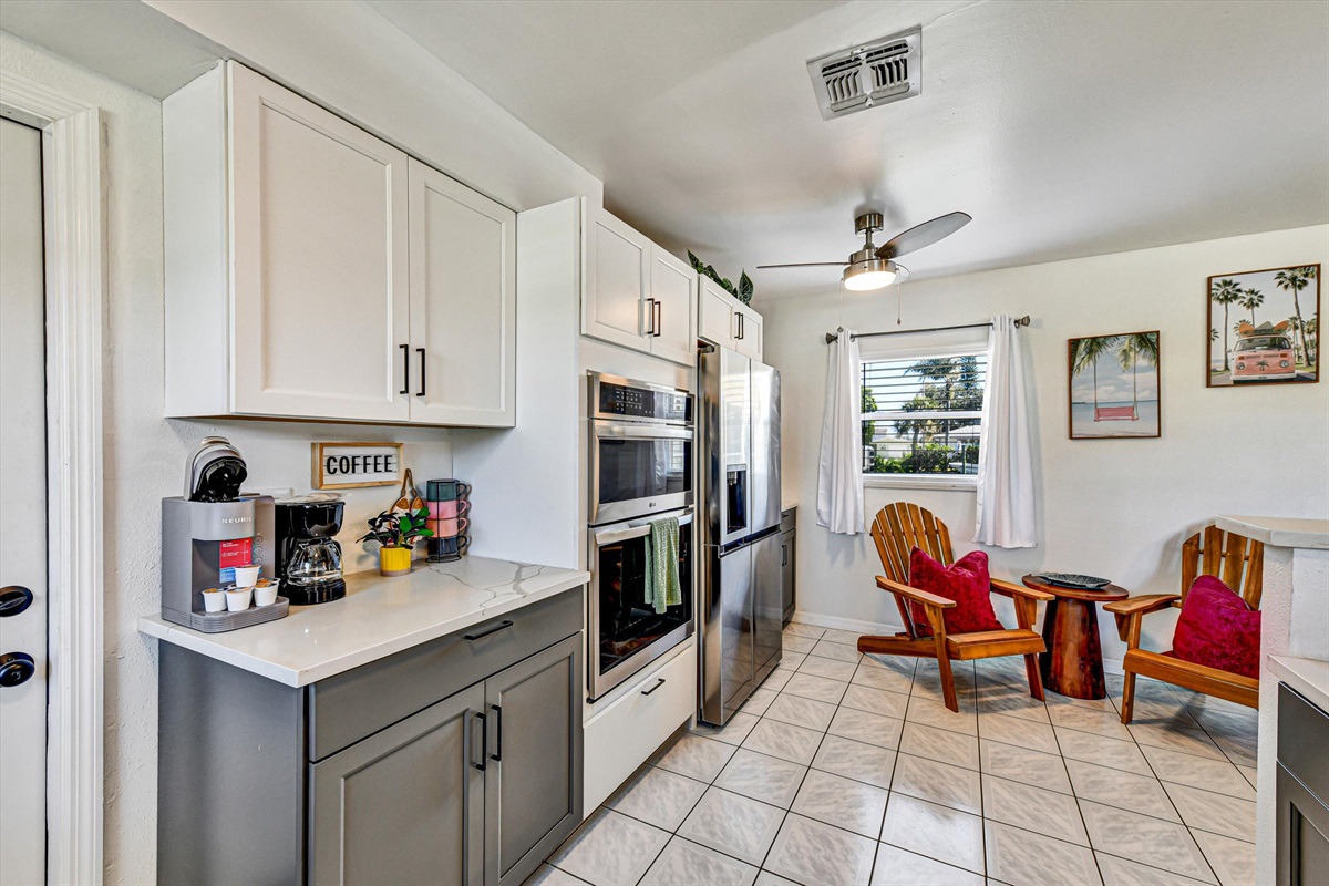 Kitchen, fully stocked with cooking/eating/drinking utensils