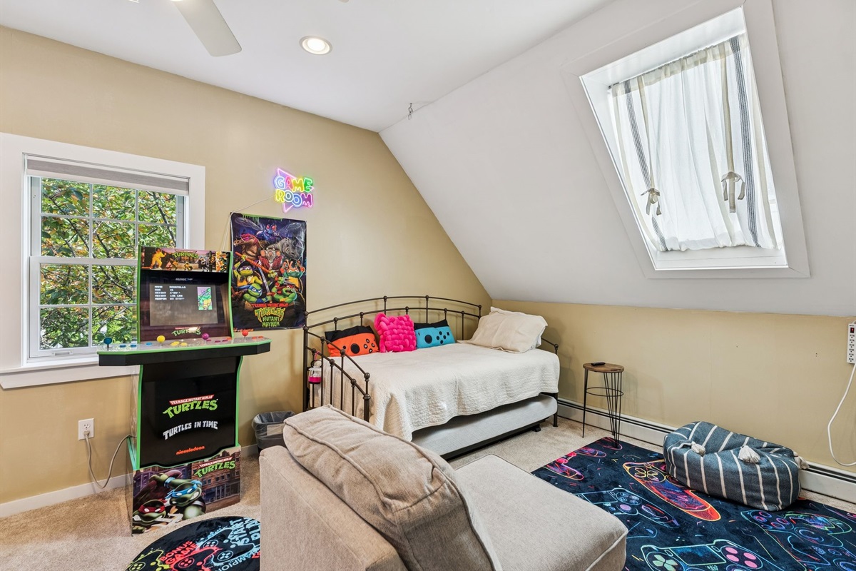 Bedroom #6 (4 twin Beds)