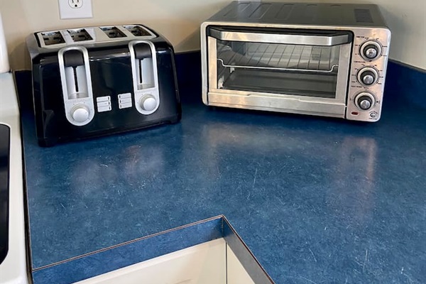 Toaster and toaster oven for quick snacks.
