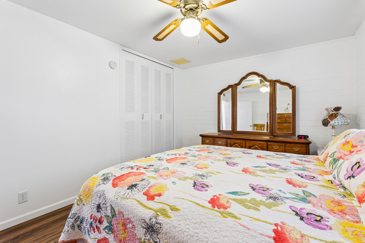 Classic Sun City Retreat | 2BR/1BA | Quiet Neighborhood — Classic Sun City Retreat | 2BR/1BA | Quiet Neighborhood, Sun City, Arizona — photo 19