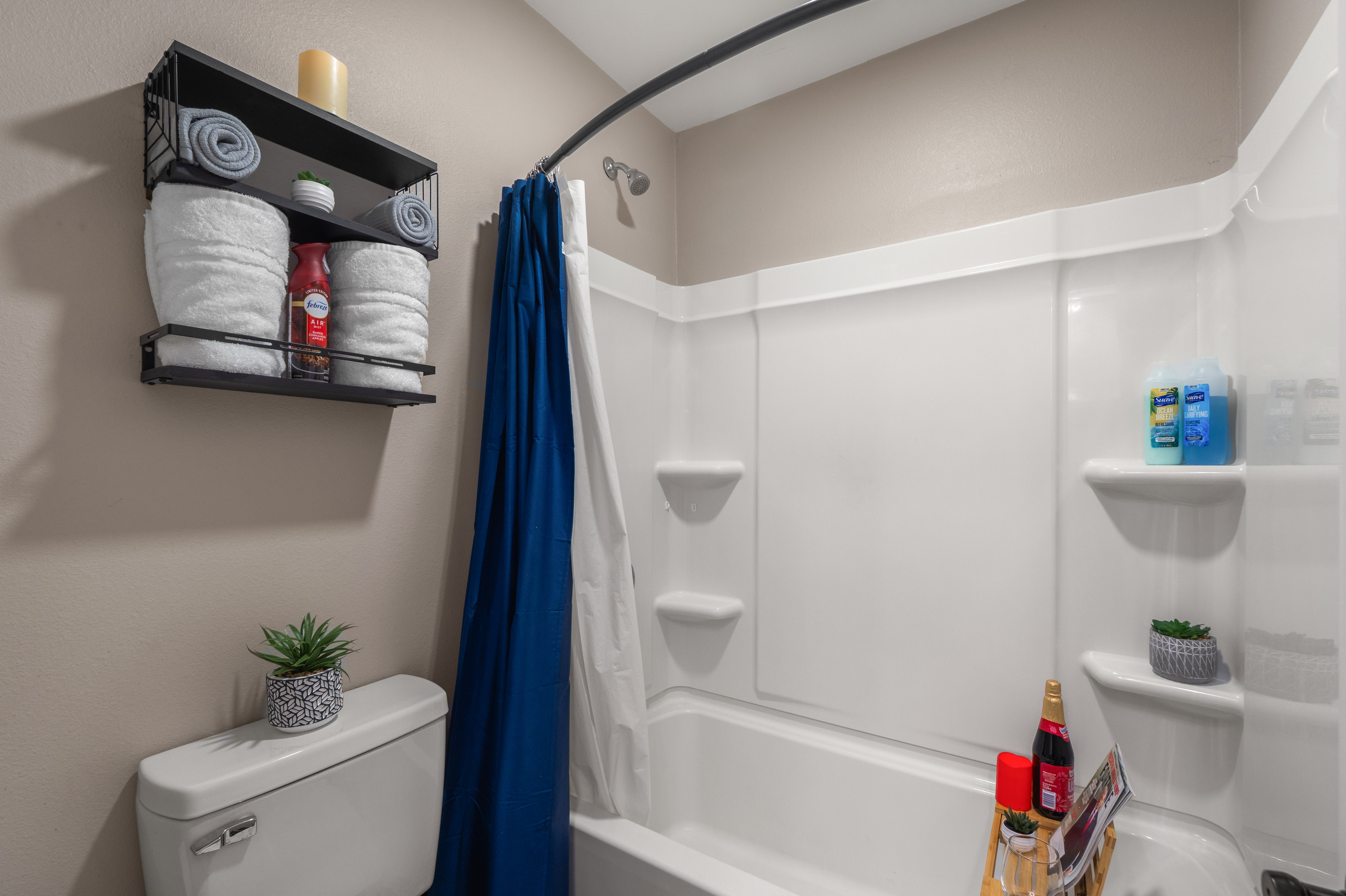 Bathroom with a shower/tub combo, fresh towels, and simple bath essentials for guests.
