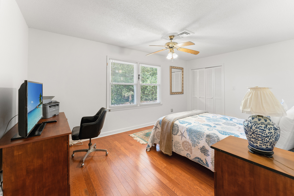 3rd Bedroom upstairs with a Double bed