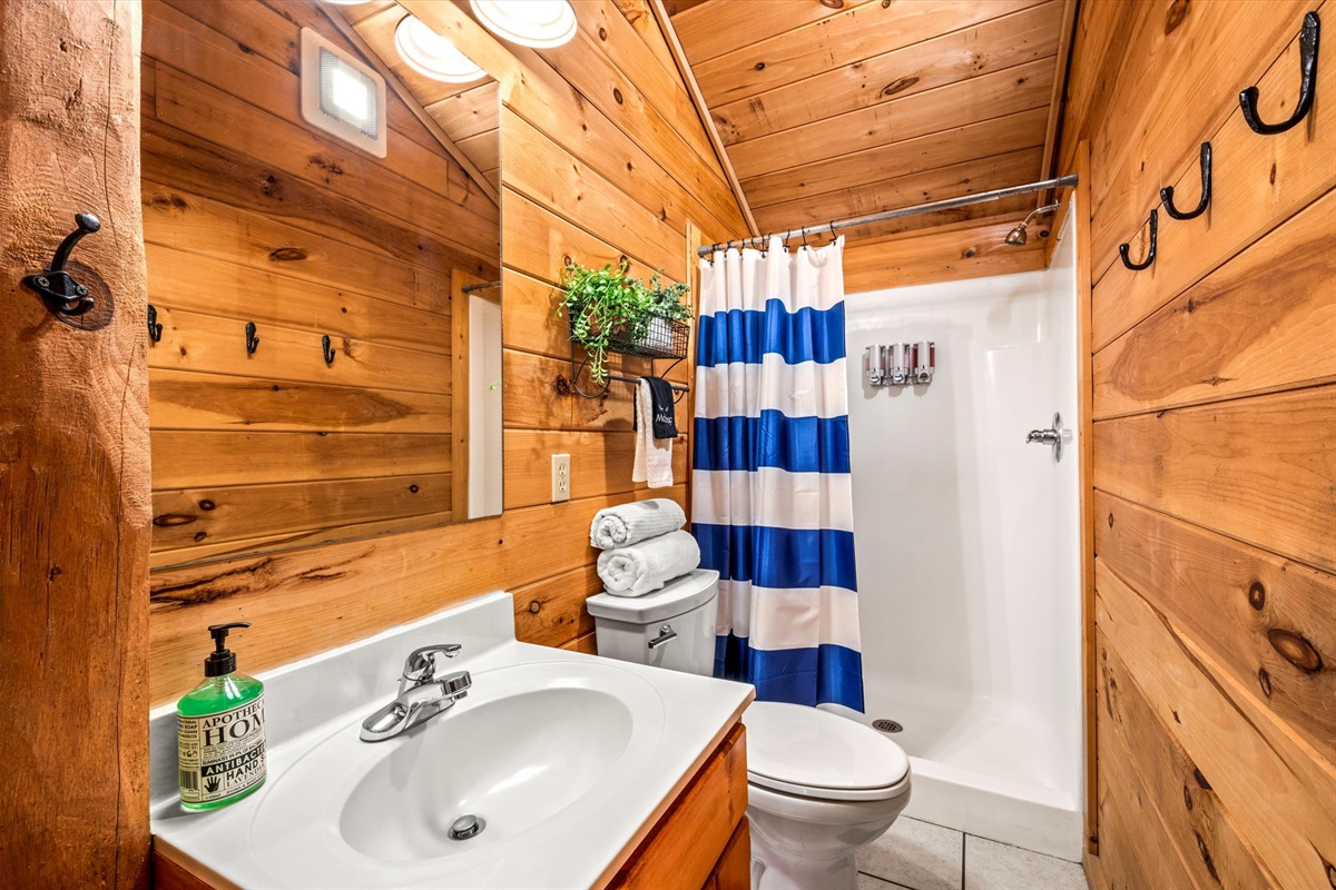 The shared upstairs bathroom has a walk in shower and toiletries (body wash, shampoo, conditioner).