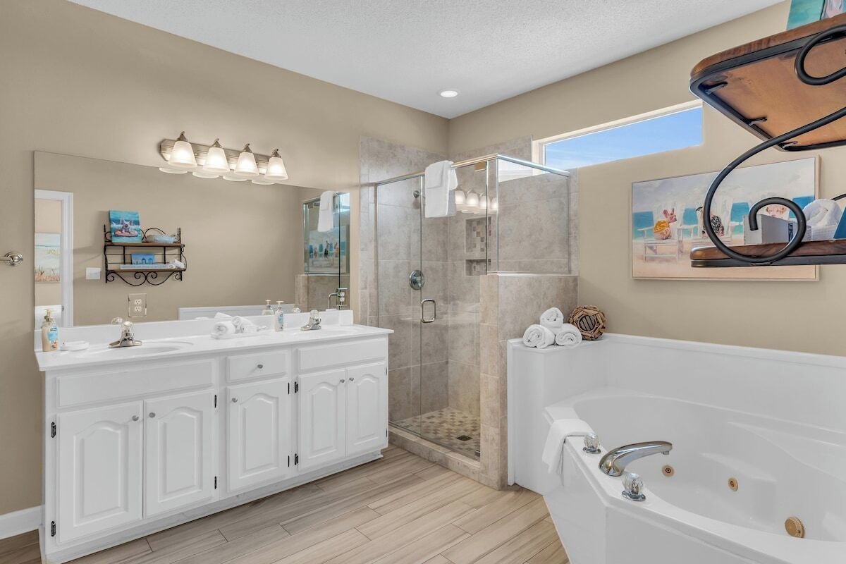 Master bathroom, jetted tub, walk-in shower