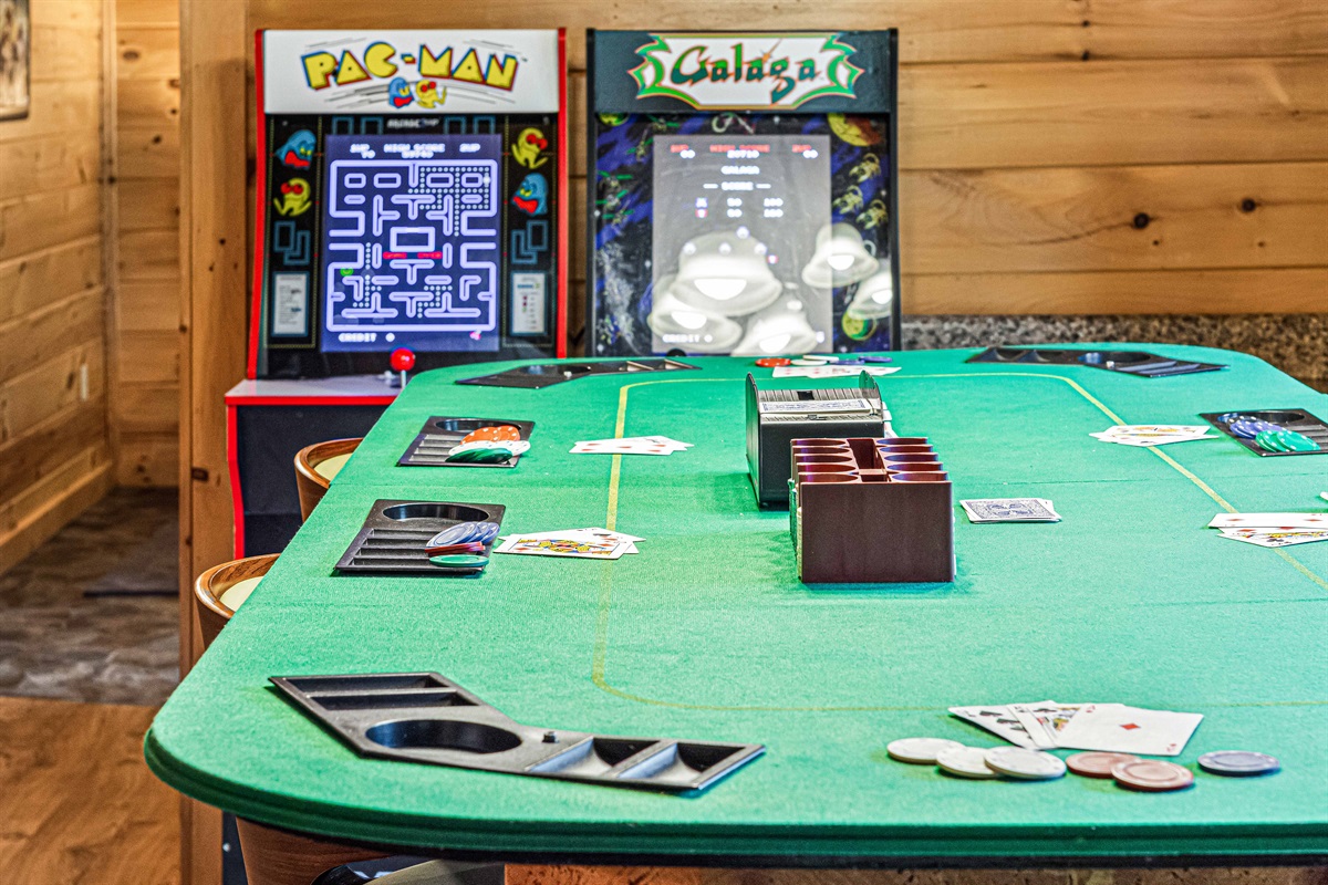Retro Fun: Relive your childhood with classic arcade games and card games.