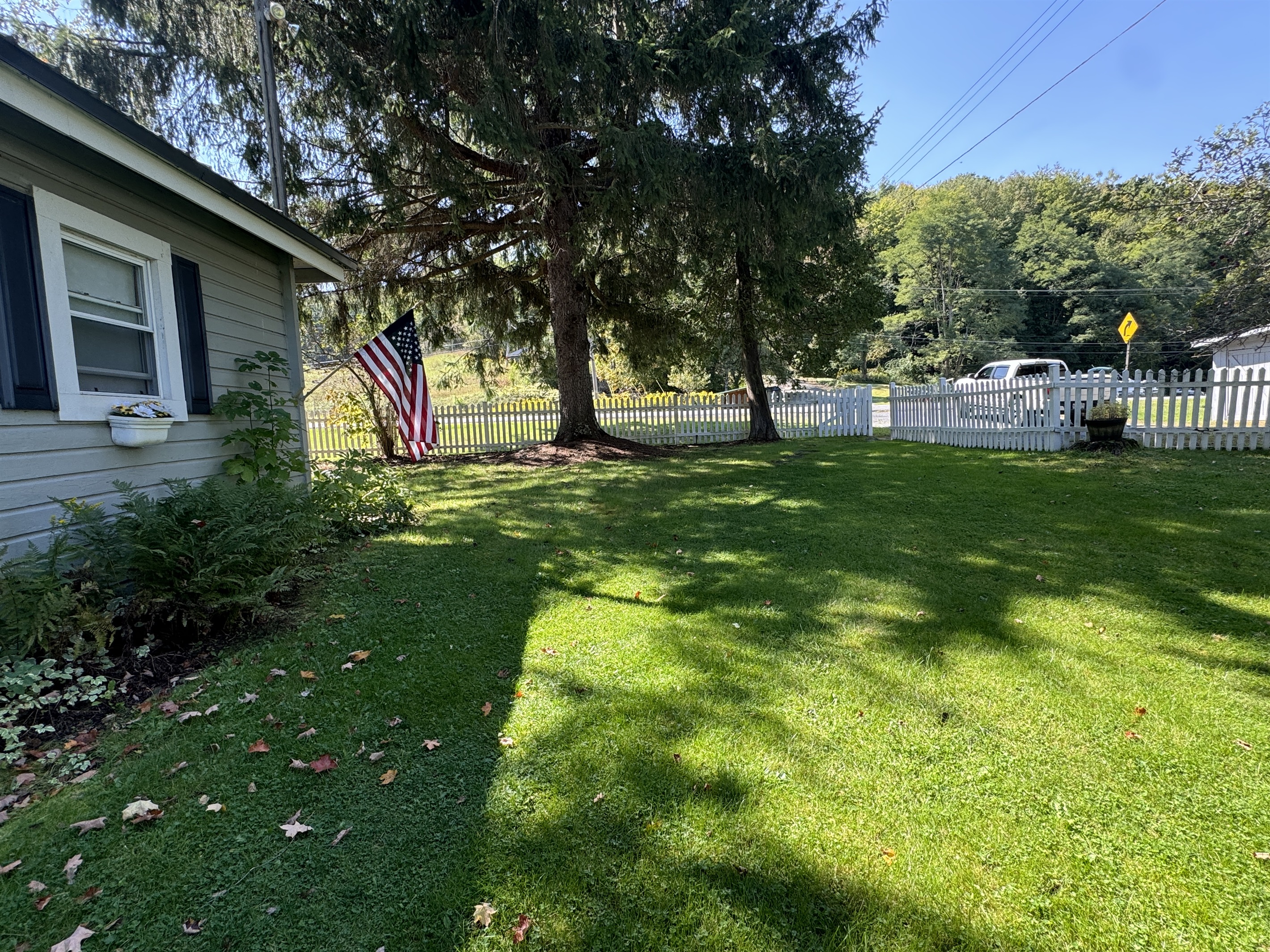 Front yard at Carr's Cottage