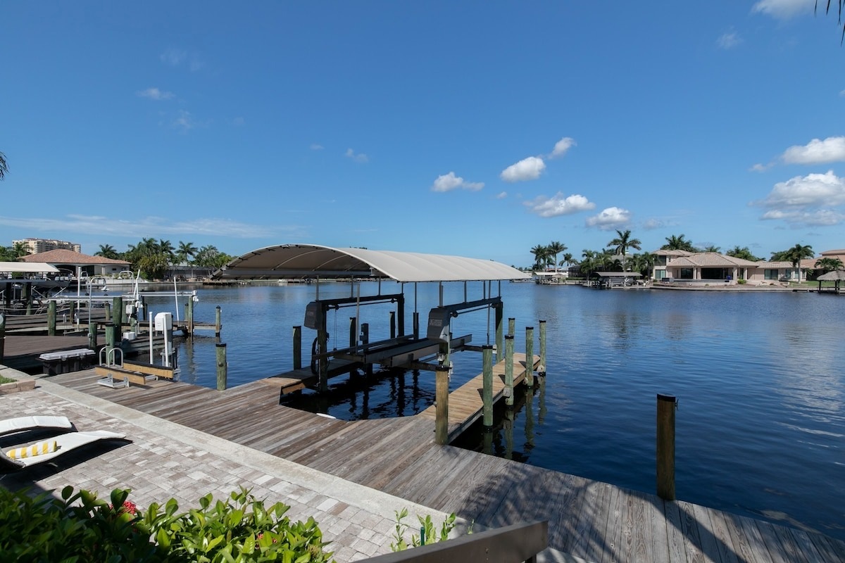 Dock for fishing and boat docking (Lift is not available to guests)
