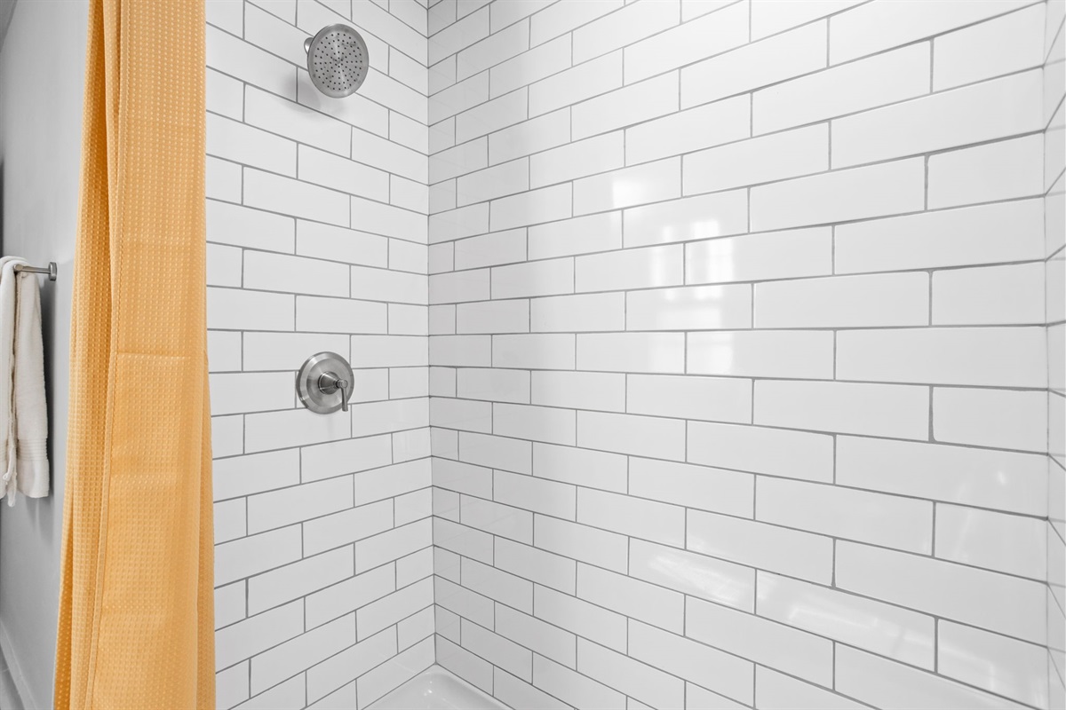 Shower with shampoo, conditioner and body wash provided.