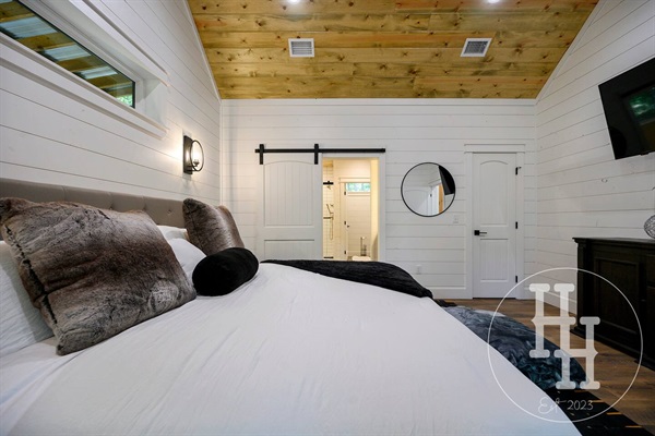 Cooling gel memory foam mattress for sweet dreams ultimate relaxation. Additional room for the pack-n-plan in the master to keep the little ones close