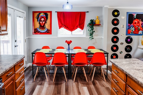Enjoy meals with family or friends at the spacious 8-seater dining table.