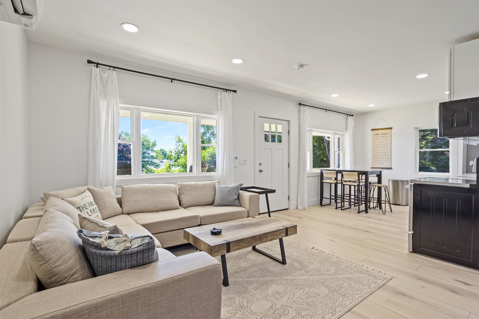 Open living/dining/kitchen floorplan