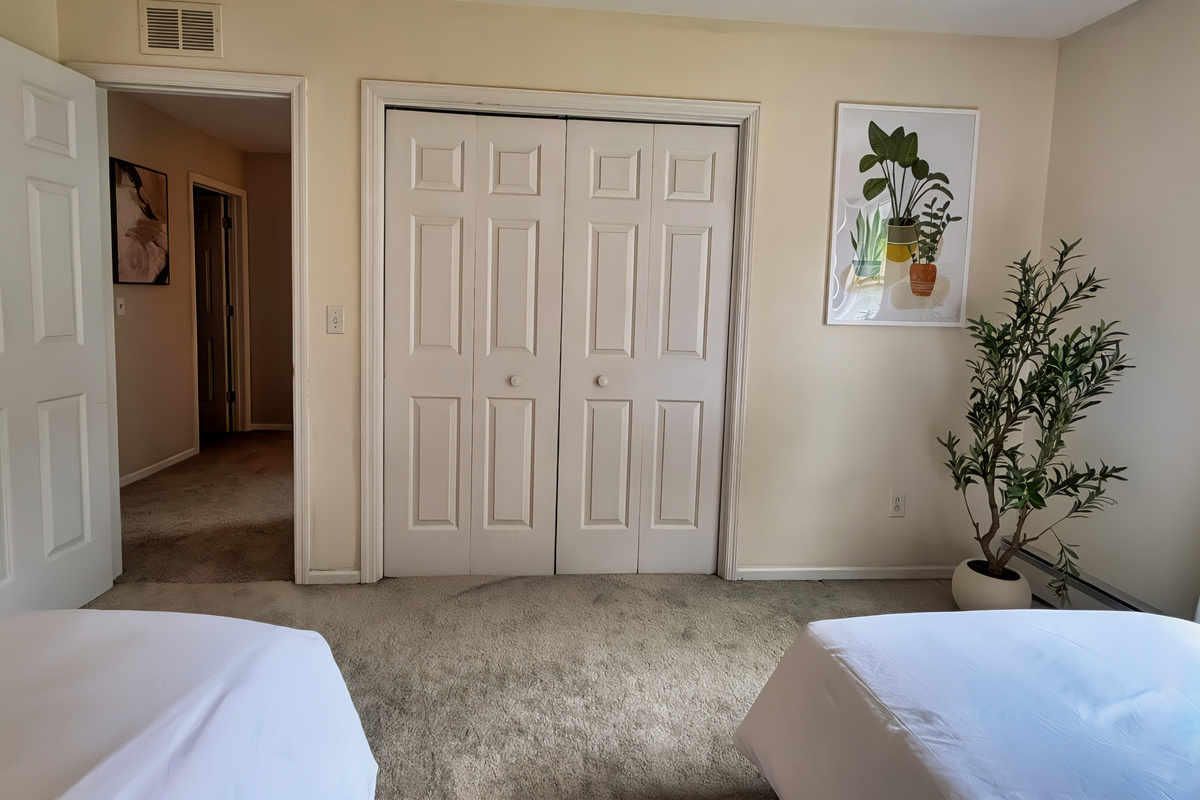 2nd Floor twin bedroom