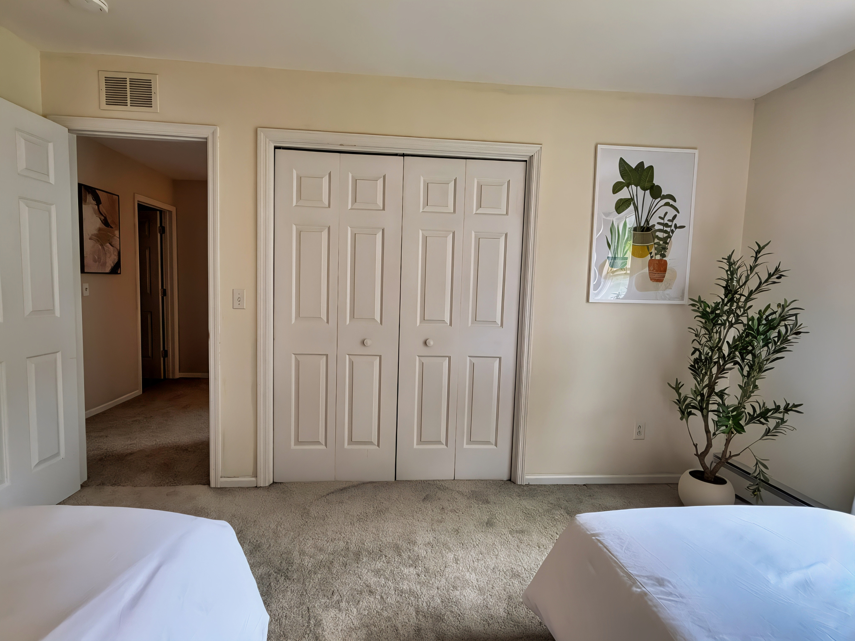 2nd Floor twin bedroom