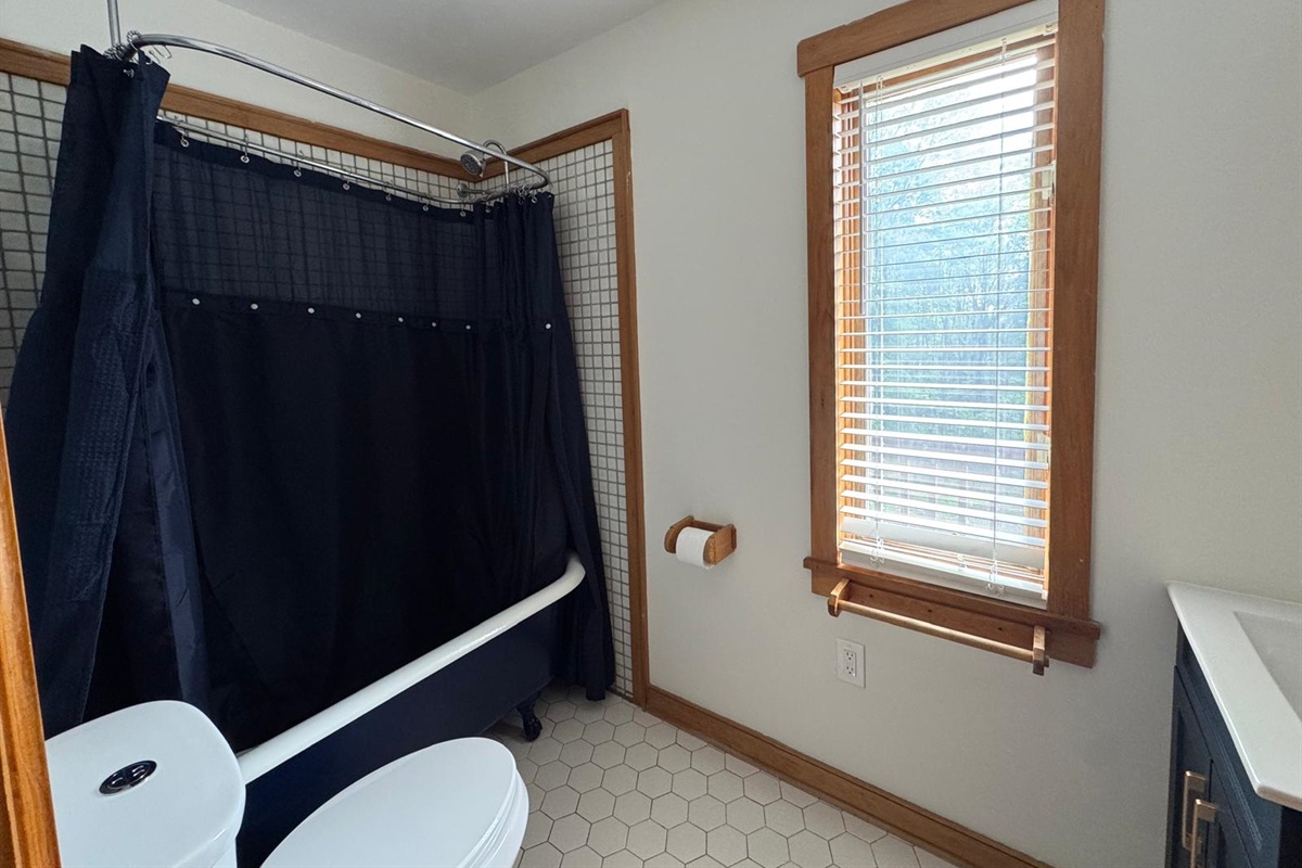 22nd. floor bathroom