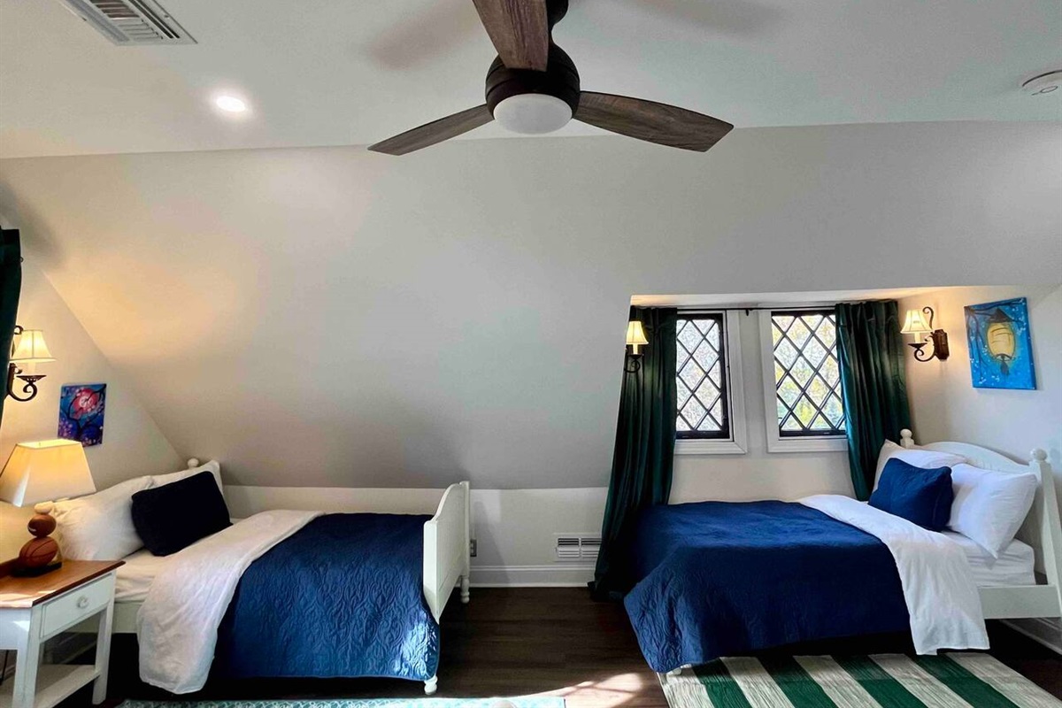 Bedroom #9 - 4 Twins & 1 Double + 1 Trundle Bed