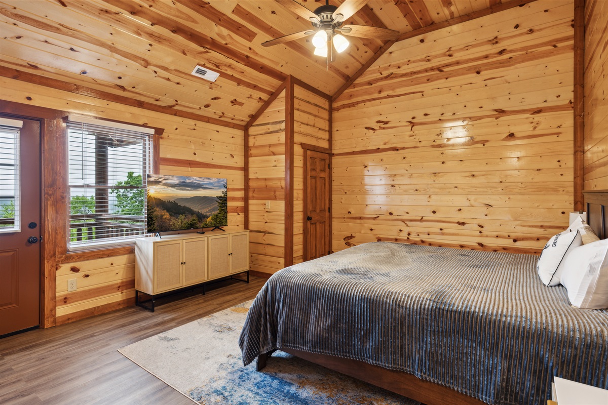King bedroom with TV and full ensuite bathroom.