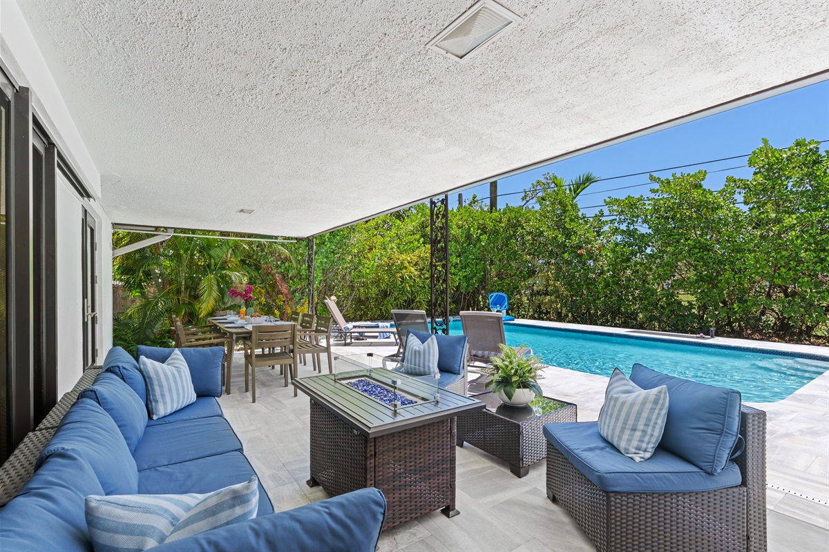 Poolside Perfection – Designed for Relaxation and Play