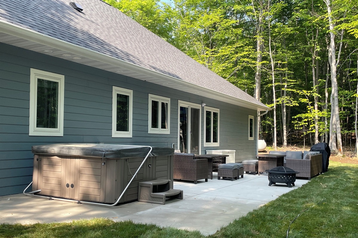 House 2 - patio with hot tub