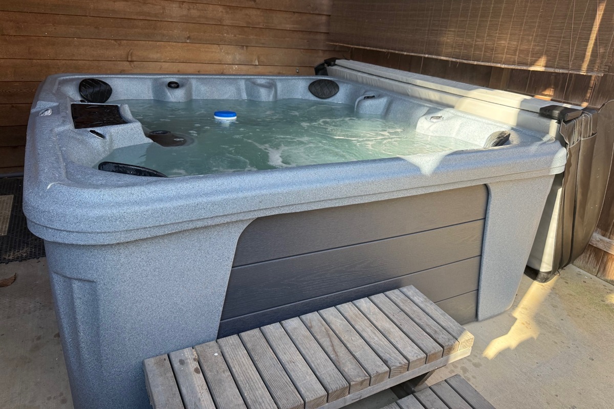 New, 2026, six-person hot tub!