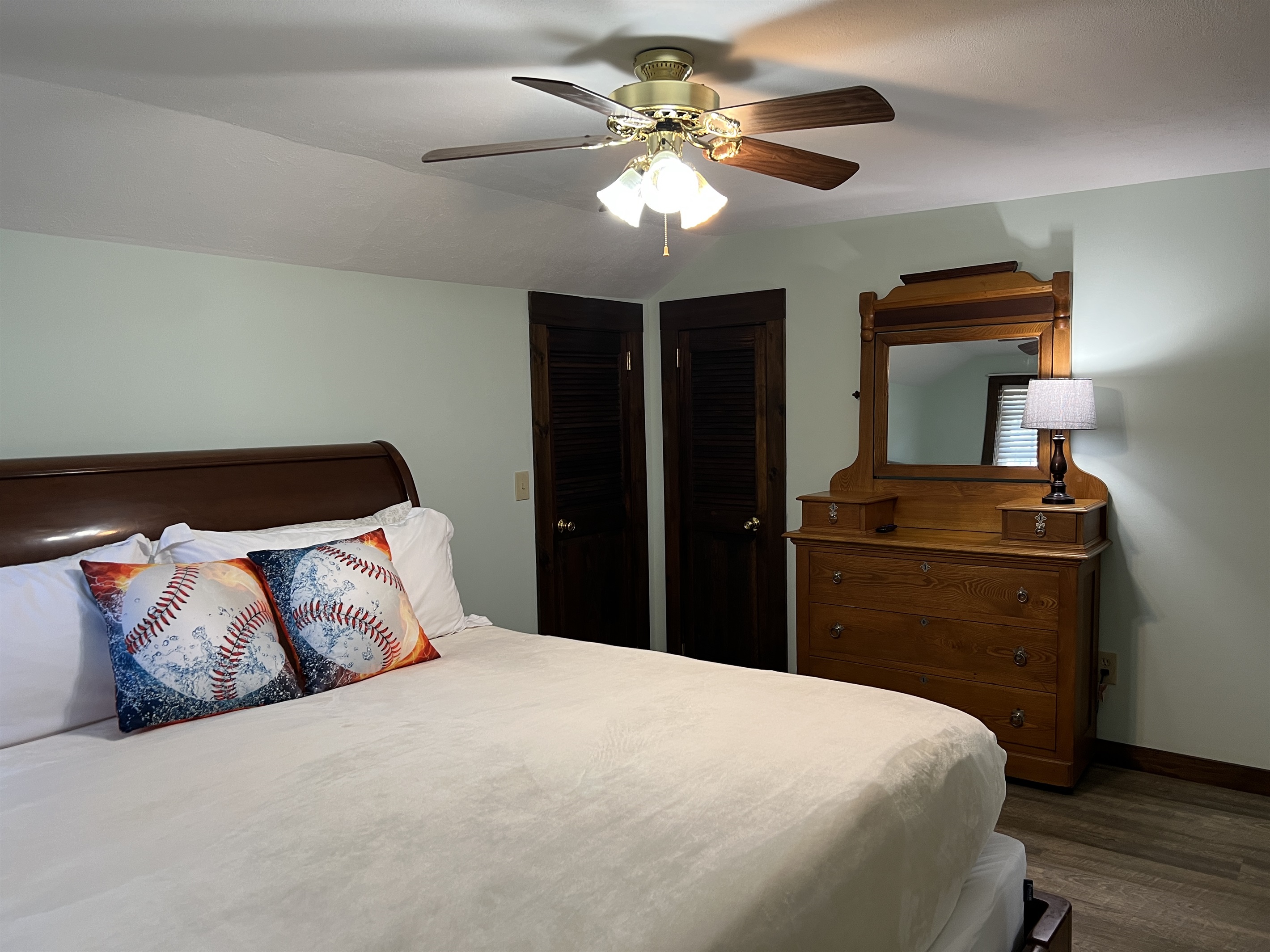 Roundtripper 2nd floor King bedroom #2.
