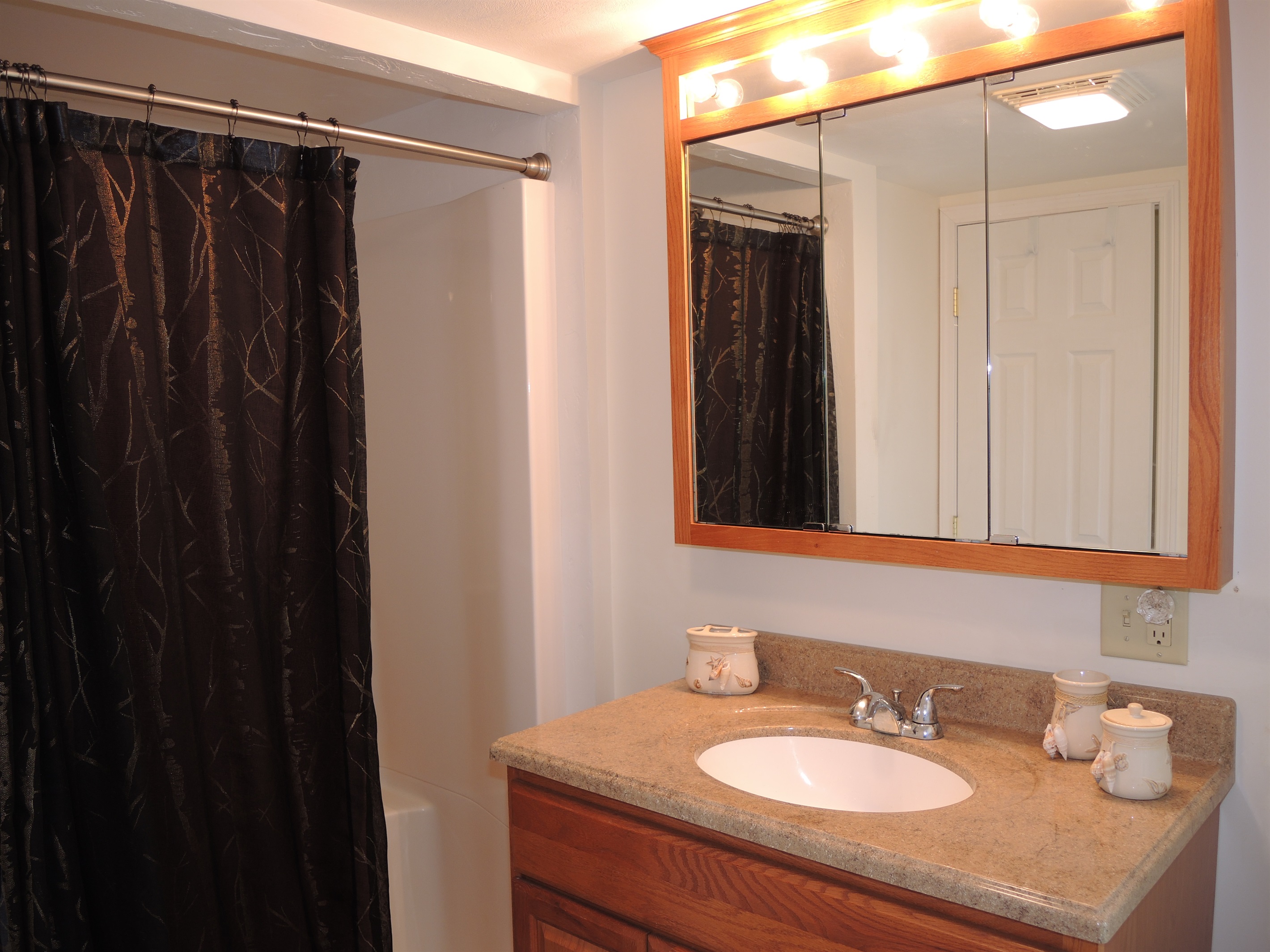 Wide Waterview - Bathroom