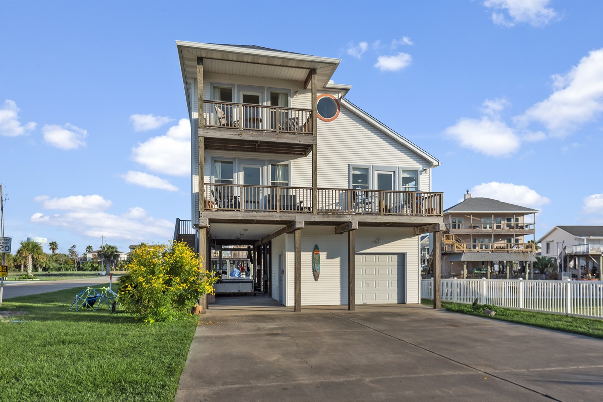 66ad099f11234664ae897d3af092df4f Large | Beachhouse | Texas | TX | Vacation Homes | Galveston | Crystal Beach | Kokomo | Breezy Days | Beachfront Elegance | Sunrise Serenity | Southern Sands Property Management, LLC