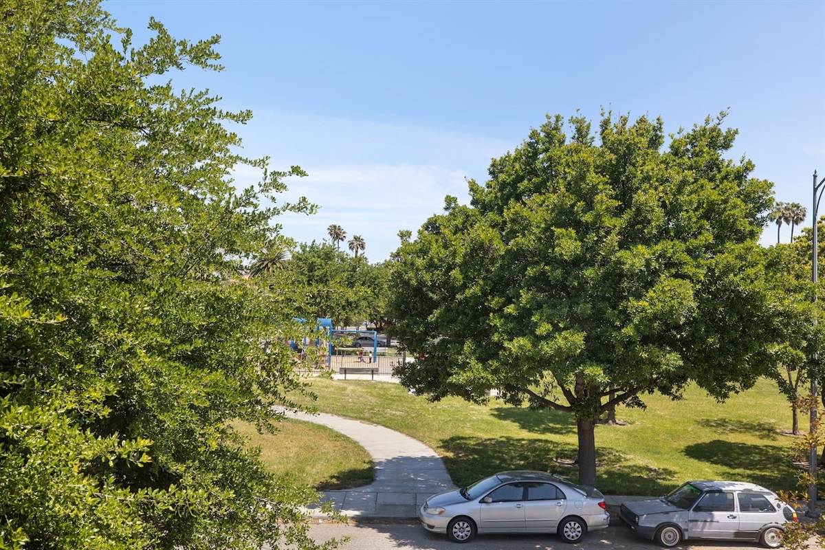 Palmia Park (4.1 Acreage Community park) is right in front of the house. literally across the street from the house. It has basketball court, tennis court, youth playground, public BBQ Grills, public picnic tables.