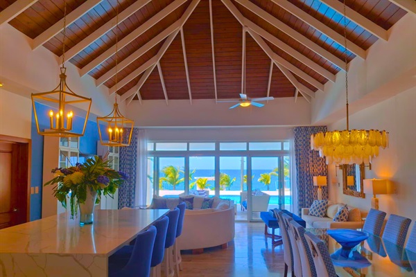 Ocean Manor: Executive Oceanfront Retreat