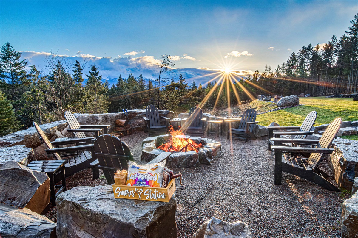 Fire pit with fresh wood provided. Perfect spot to end the night.