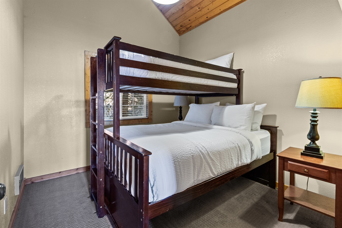 Kid-friendly bunk bedroom — McCall Idaho family vacation rental