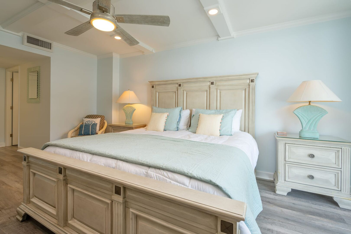 Spacious Main Bedroom with King, ensuite and a veiw that is worth waking up to