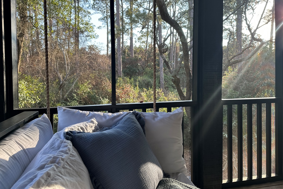 Behind Zee by the Sea, you’ll find a lush, wooded lot filled with a mix of coastal pines, native palms, and natural greenery. 