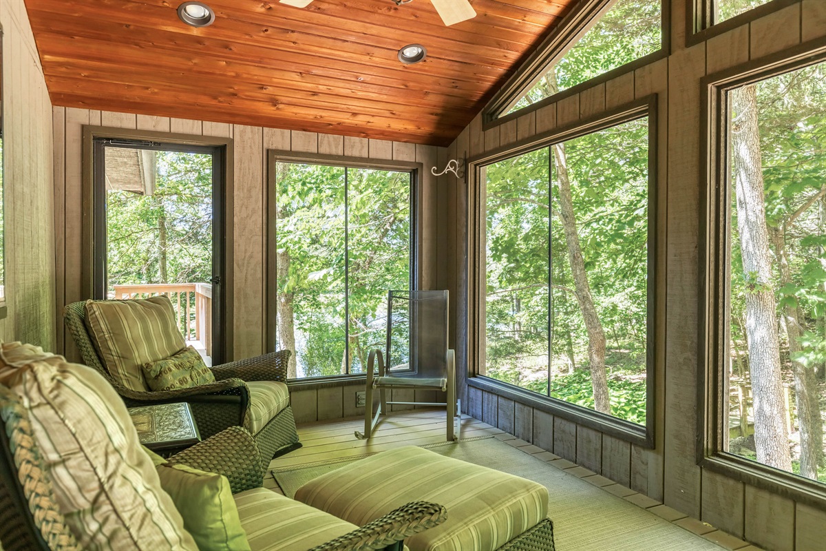 Sitting room off of bedroom 1
