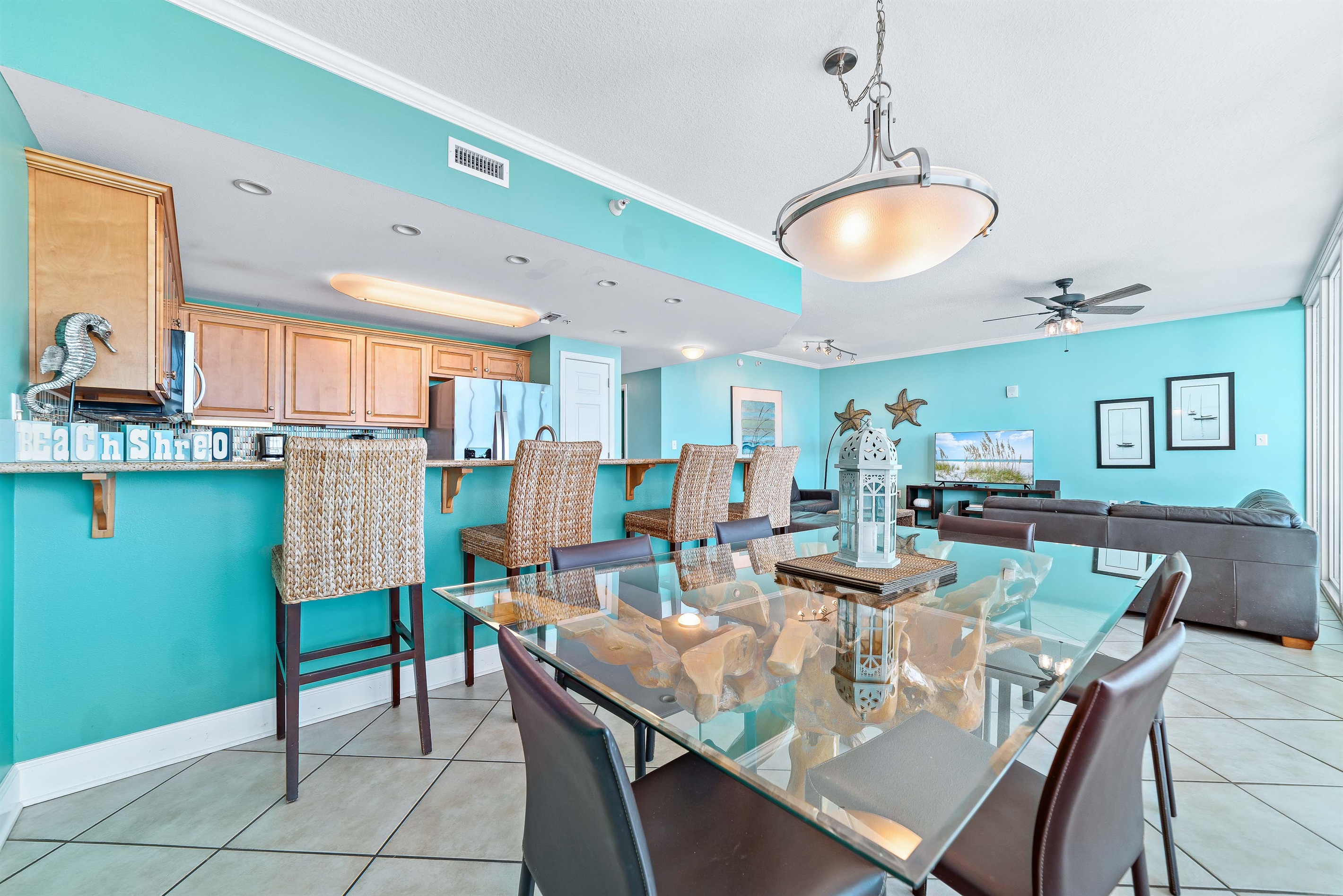 Flexible dining options for every occasion. Enjoy a formal meal at the dining table or a casual snack at the breakfast bar, seamlessly connected to the fully equipped kitchen.