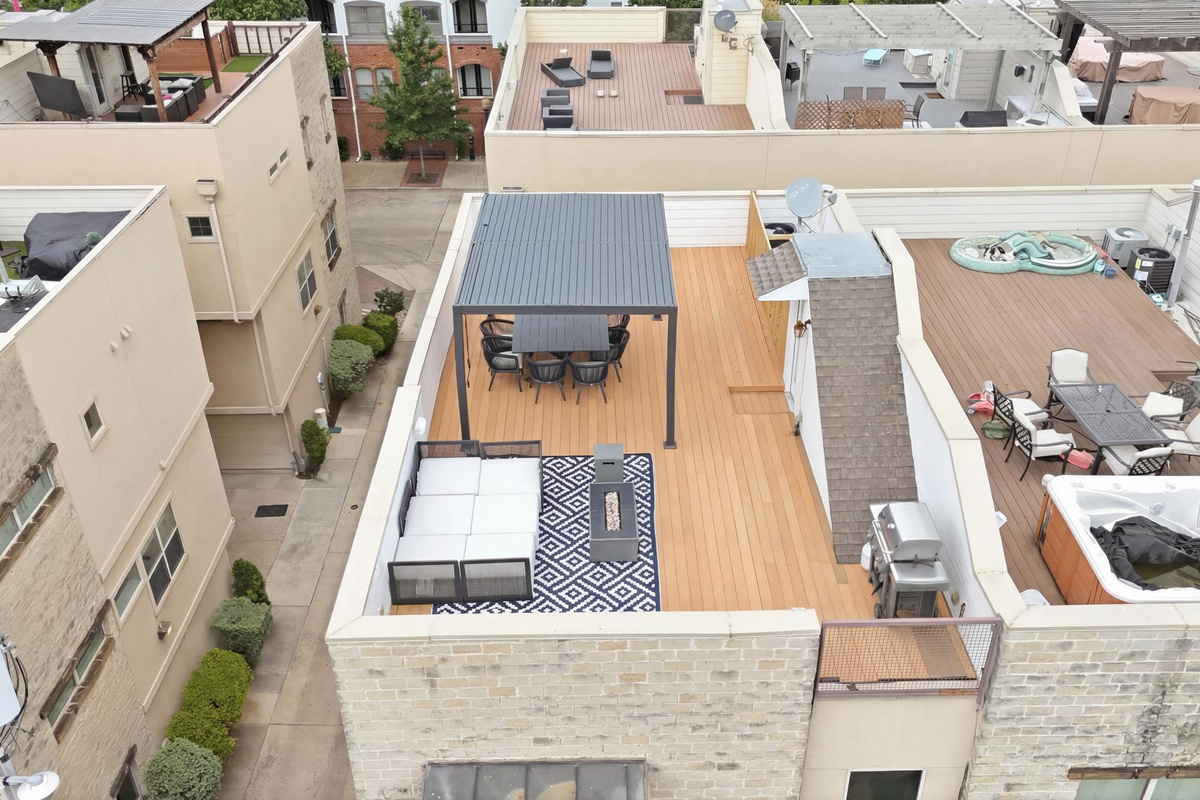 Enjoy sun-soaked afternoons on a spacious deck with stunning views!