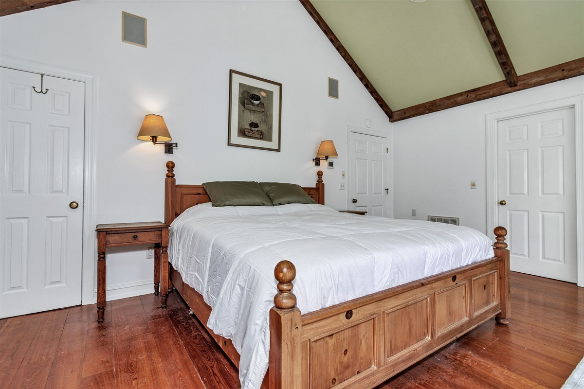 Primary Bedroom - King - Upstairs