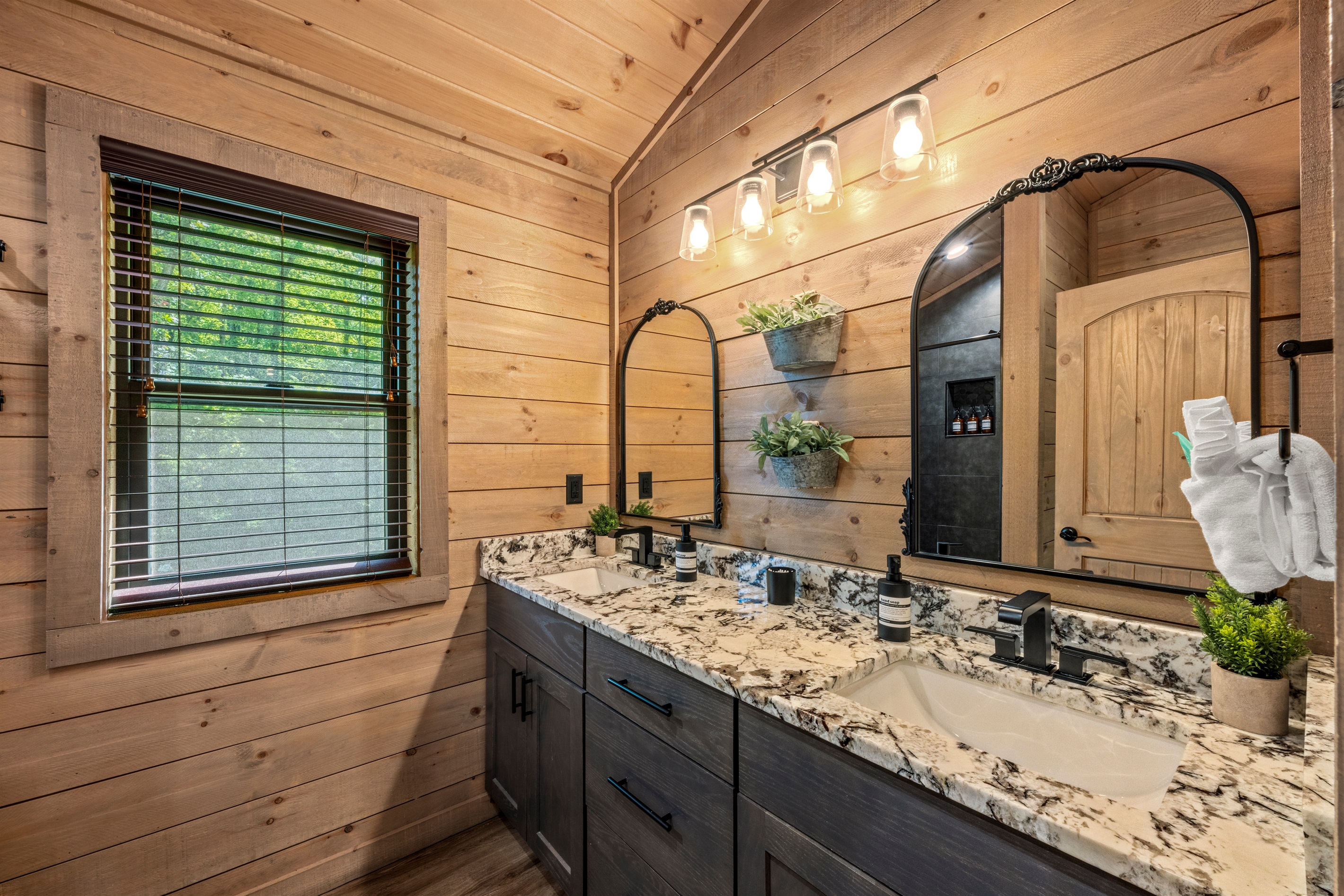 🪞 Two sinks. Zero sharing. Get ready in style with gorgeous granite, luxe lighting, and a peek into your spa shower.