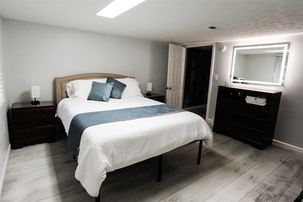 Bedroom 4 - Queen
