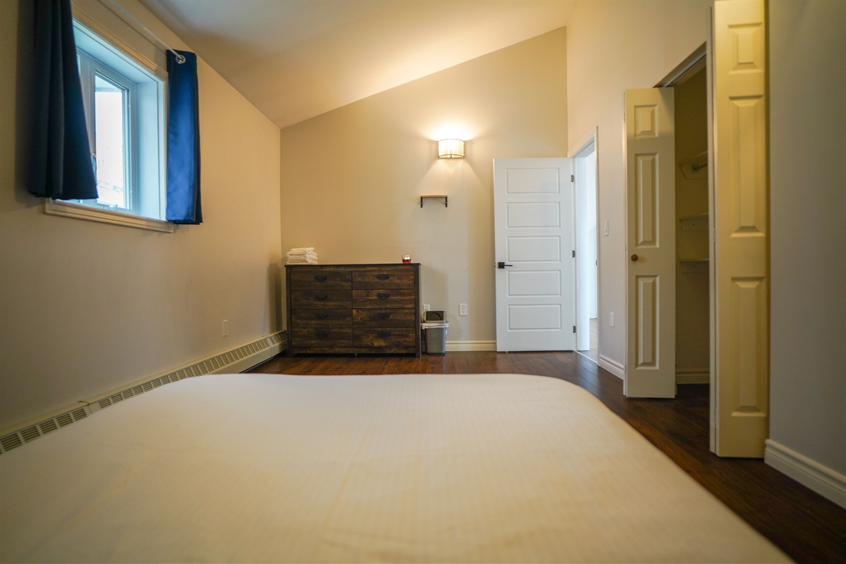 Large Queen Room