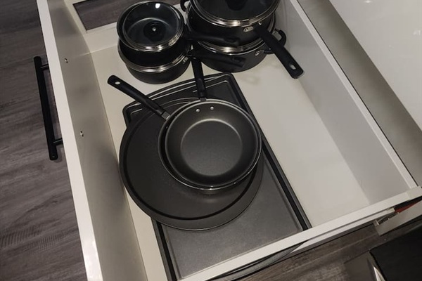 Cookware pots and pans